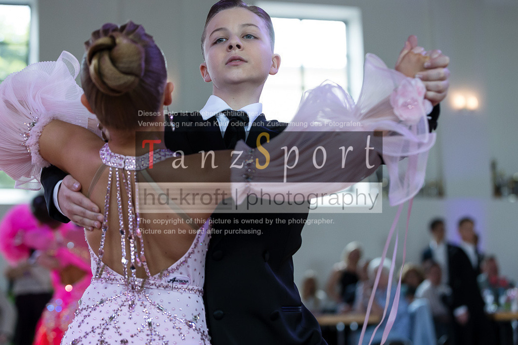 20240615_DM-Jun2-Kombi_08670 | Tanzsportbilder, Standardtanz, Lateintanz, WDSF, DTV, LTVB, dancecomp, goc, hessen tanzt, blaues band der spree, walzer, tango, wiener walzer, slowfox, quickstepp, samba, rumba, cha-cha-cha, paso doble. jive, hd-kroft photography, turniertanzsport