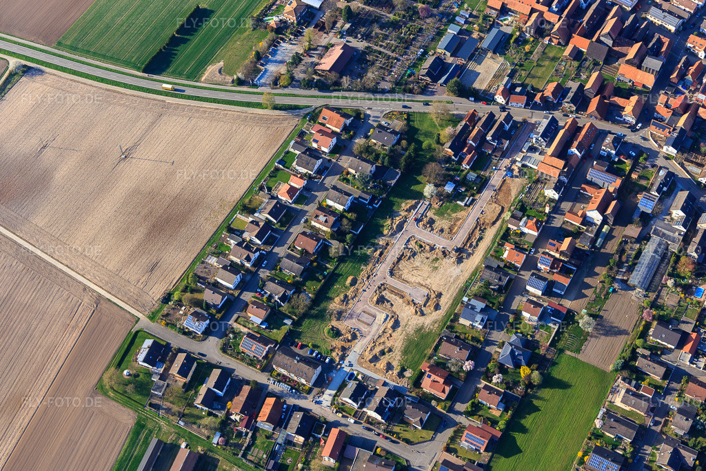 Luftbild: Erschliesung des Neubaugebiet Am Wingert im Ortsteil Hayna in Herxheim im Bundesland Rheinland-Pfalz in Deutschland. Foto: IMG_097898.jpg vom 30.03.2017 durch Werner Riehm/FLY-FOTO.de