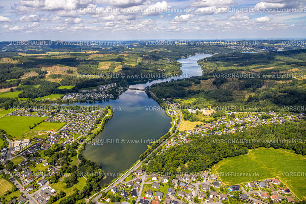 Sundern240708955 | Luftbild, Sorpesee Vorbecken und Goldbäckerei Grote GmbH & Co. KG Restaurant, oberhalb Baustelle ehemaliges Freibad, Curavie Seniorenresidenz Amecke, Campen Am Damm, Westufer Wohngebiet, Blick ins Sauerland, Amecke, Sundern, Sauerland, Nordrhein-Westfalen, Deutschland