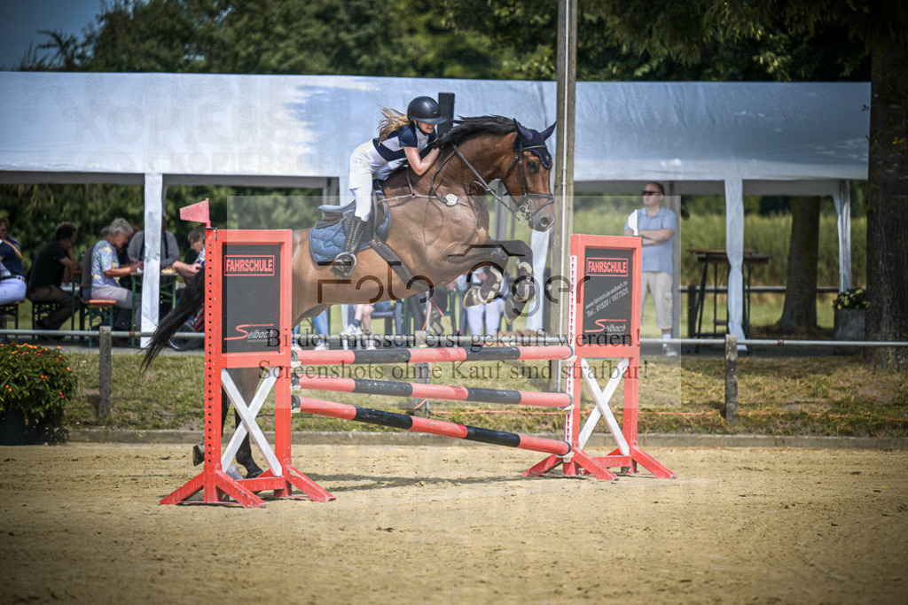 DOS_8760 | Entdecke hochwertige Reitturnierfotos von Foto Oger. Professionell, emotional und authentisch – jetzt Lieblingsmomente im Shop bestellen.Deutschlandweite Turnierfotografie. - Realisiert mit Pictrs.com