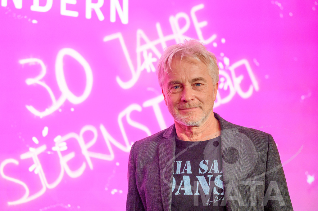 _DWI6446 | Werner Schmidbauer bei '30 Jahre Sternstunden-Gala 2023' in der Frankenhalle. Nürnberg, 15.12.2023 - Realisiert mit Pictrs.com