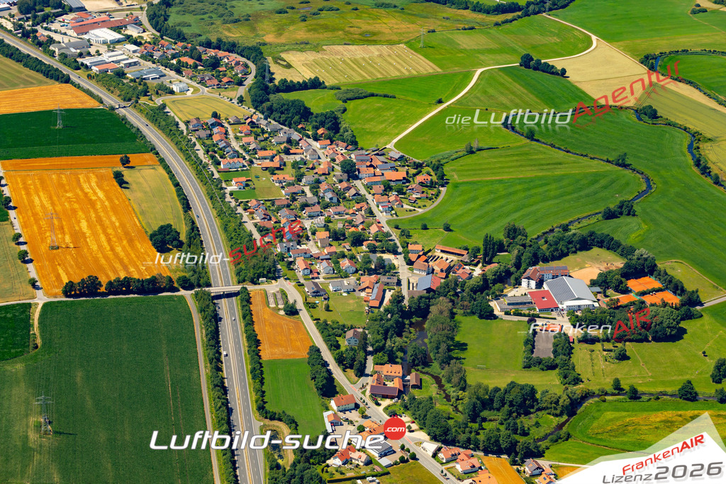 Die Luftaufnahme Altenmarkt - Cham wurde 2022 vom Flugzeug aus (keine Drohne) erstellt. Hohe Auflösung -für große Poster und Wandbilder geeignet - Garantiert!