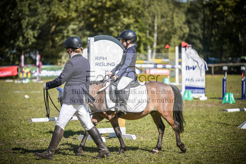 DOS_0171 | Entdecke hochwertige Reitturnierfotos von Foto Oger. Professionell, emotional und authentisch – jetzt Lieblingsmomente im Shop bestellen.Deutschlandweite Turnierfotografie. - Realisiert mit Pictrs.com
