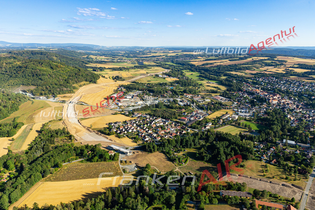 Aktuelles Luftbild von  Stadtsteinach - Die Luftaufnahme wurde 2020 mittels UL-Flugzeug erstellt ( keine Drohne ) - hochauflösende Kamera-Systeme von  Canon -Beste Qualität - Für grossformatige Ausdrucke geeignet. Die Geschenkidee !