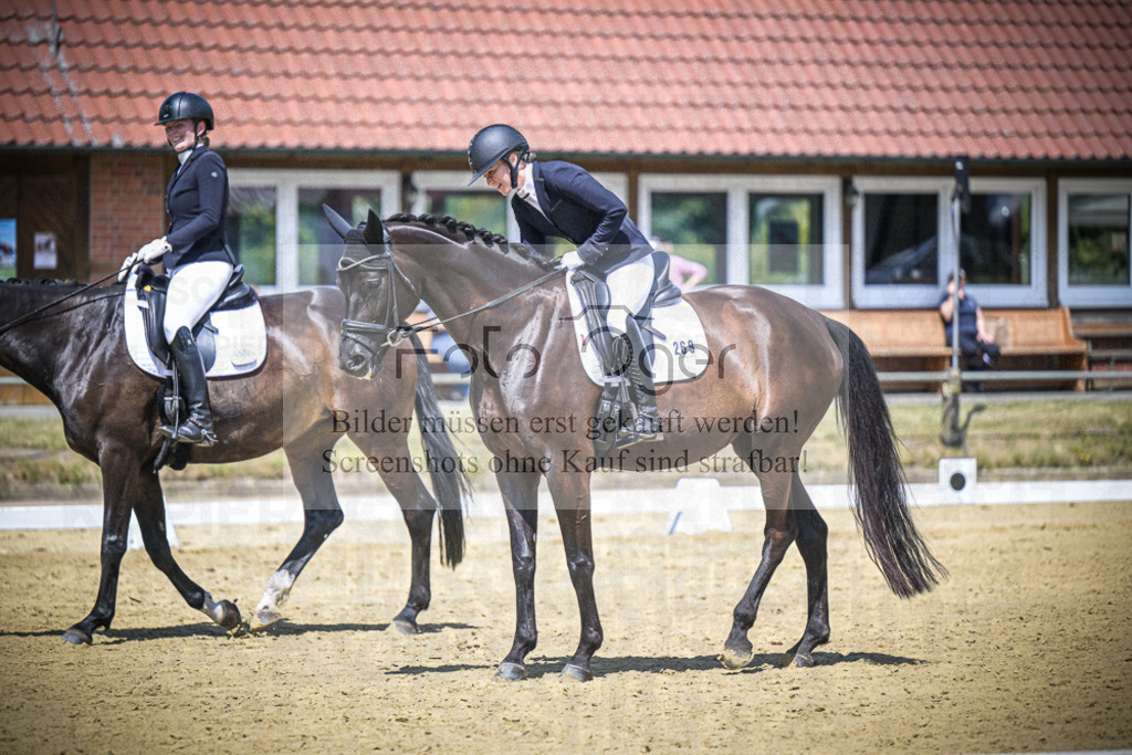 DOS_5198 | Entdecke hochwertige Reitturnierfotos von Foto Oger. Professionell, emotional und authentisch – jetzt Lieblingsmomente im Shop bestellen.Deutschlandweite Turnierfotografie. - Realisiert mit Pictrs.com