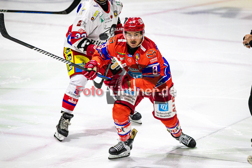 EC Peiting vs Deggendorder SC | Eishockey Oberliga Süd Vorrunde 2024/2025, EC Peiting vs Deggendorder SC, 20241117,Felix BRASSARD (ECP 8) in Aktion,2024-11-17 in Peiting (Eisstadion)Felix BRASSARD (ECP 8)Copyright: WolfgangxLindner foto-lindner.de