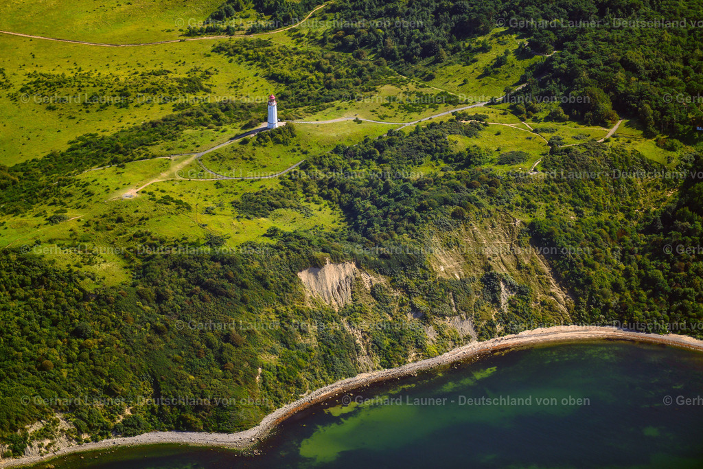3638018 | Leuchtturm Dornbusch, INSEL HIDDENSEE 08.09.2021 Leuchtturm als historisches Seefahrtszeichen im Dornbuschwald der Insel Hiddensee im Bundesland Mecklenburg-Vorpommern, Deutschland. // Lighthouse as a historic seafaring character Im Dornbuschwald on island Insel Hiddensee in the state Mecklenburg - Western Pomerania, Germany. Foto: Gerhard Launer