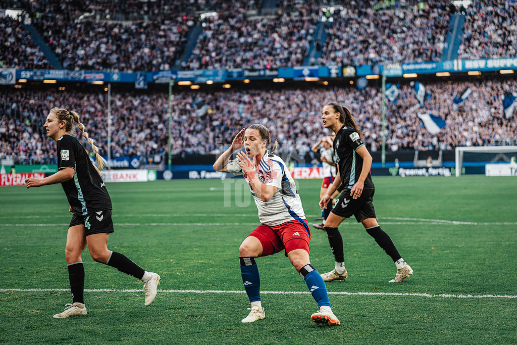 Fußball | Frauen | Saison 2024/2025  | DFB-Pokal der Frauen | Halbfinale | Hamburger SV vs. Werder Bremen | 23.03.2025 | Christin Meyer (#16, HSV) ärgert sich