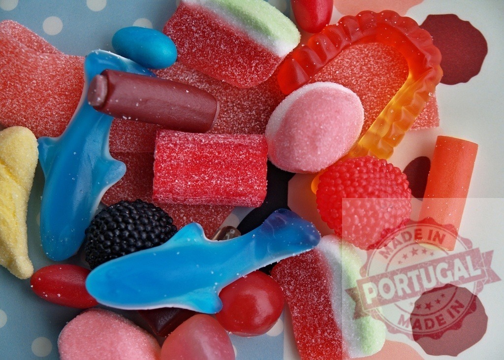 Assorted colorful gummy candy mix with sugar | Mix of various sweet gummy candies in different shapes and colors - Realisiert mit Pictrs.com