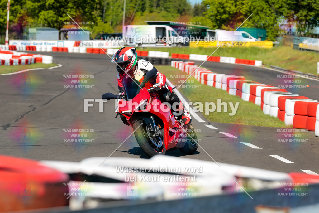Moto-TeamOBK-21495 | Hier findet Ihr Bilder von Touristenfahrten auf der Nürburgring Nordschleife oder von anderen Veranstaltungen die ich besucht habe. Viel Spass beim Durch Schauen 