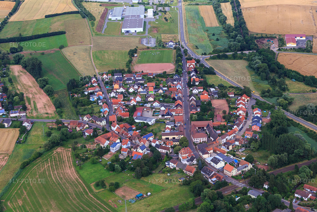Luftbild: Ortsansicht von Südwesten im Ortsteil Alsenbrück-Langmeil in Winnweiler im Bundesland Rheinland-Pfalz in Deutschland. Foto: IMG_092080.jpg vom 16.07.2016 durch Werner Riehm/FLY-FOTO.de