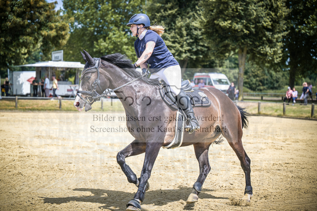 DOS_9462 | Entdecke hochwertige Reitturnierfotos von Foto Oger. Professionell, emotional und authentisch – jetzt Lieblingsmomente im Shop bestellen.Deutschlandweite Turnierfotografie. - Realisiert mit Pictrs.com