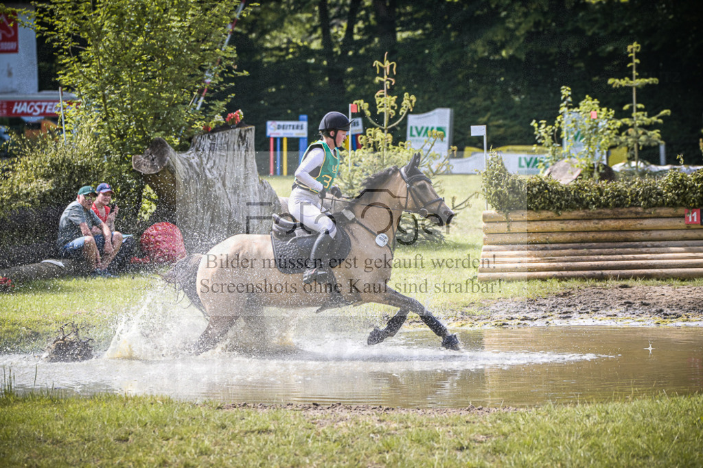 DOS_0102 | Entdecke hochwertige Reitturnierfotos von Foto Oger. Professionell, emotional und authentisch – jetzt Lieblingsmomente im Shop bestellen.Deutschlandweite Turnierfotografie. - Realisiert mit Pictrs.com