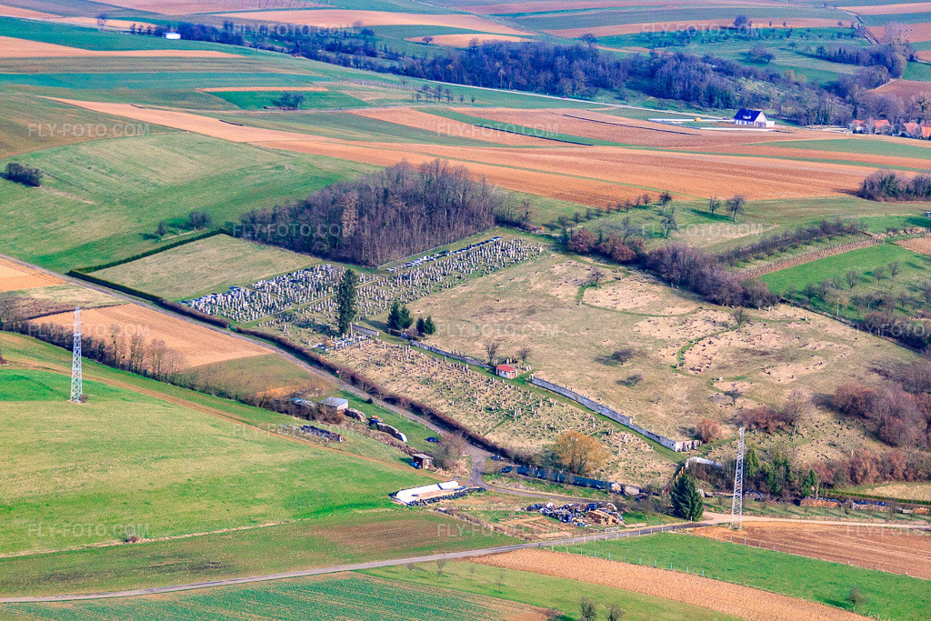 Aerial view: Jewish cemetery in Ettendorf in the state Bas-Rhin, France. – Photo: IMG_38620.jpg taken on 03/20/2011 by Werner Riehm/FLY-FOTO.com – Resolution of the original: 4752 x 3168 px