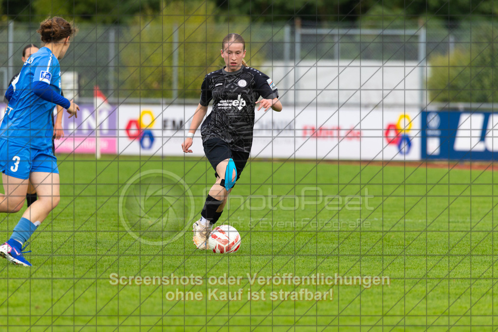 20261010_141258_0073_(c)_by_PhotoPeet | #,1.FC Donzdorf (schwarz) vs. SC Sand (blau), Fußball, EnBW-Oberliga B -Juniorinnen, 05. Spieltag, Saison 2026/2027, Rasenplatz Lautertal Stadion, Süßener Straße 16, 73072 Donzdorf, 10.10.2026 - 14:00 Uhr,Foto: PhotoPeet / Sport- &amp; Eventfotografie / Peter Harich