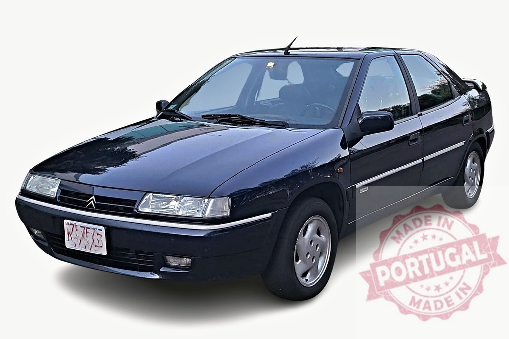 Citroën Xantia showcasing its elegant design and engineering | Dark blue Citroën Xantia parked, highlighting its classic lines and timeless appeal - Realisiert mit Pictrs.com