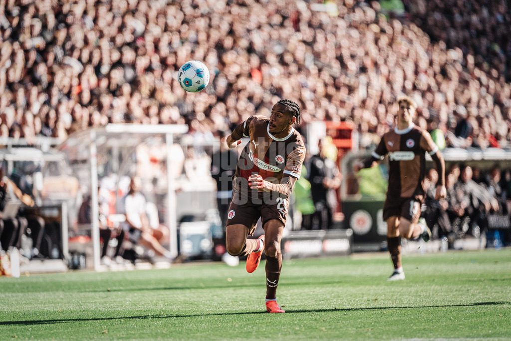 Fußball | Männer | Saison 2024/2025  | Fußball-Bundesliga | 28. Spieltag | FC St. Pauli vs. Borussia Mönchengladbach | 06.04.2025 | Morgan Guilavogui (#29, FC St. Pauli)