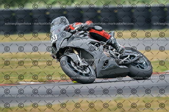 25bt05-1635 | markuskiefer.com - Realisiert mit Pictrs.com