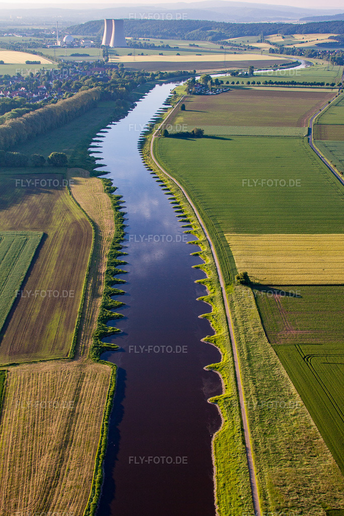 Luftbild: Verlauf der Weser Richtung Grohnde mit Buhnen beidseits im Ortsteil Hajen in Emmerthal im Bundesland Niedersachsen in Deutschland. Foto: IMG_65017.jpg vom 23.05.2014 durch Werner Riehm/FLY-FOTO.de
