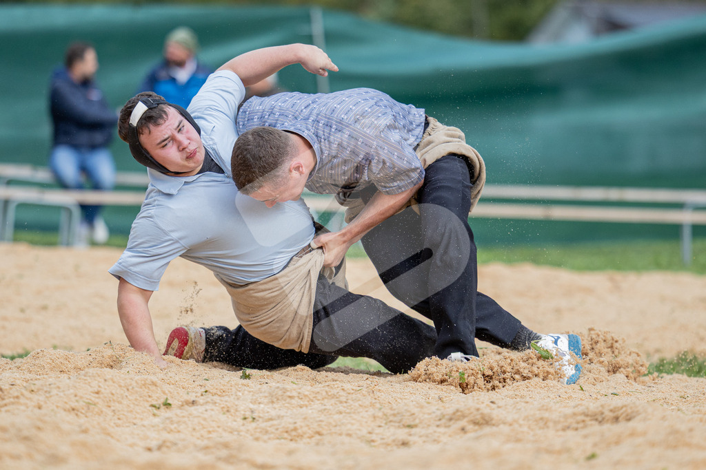 Unteriberg2025_2555 | Die Schwinger des Schwyzer Kantonalen Schwingerverbandes: Fotos, die Dynamik und Leidenschaft festhalten, sowie emotionale Momente aus dem traditionellen Schwingsport zeigen. - Realisiert mit Pictrs.com