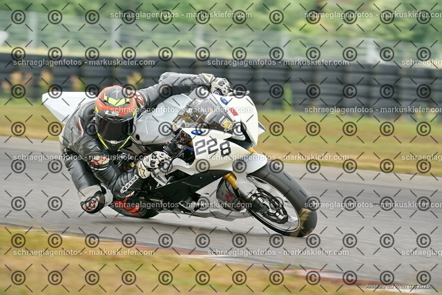25bt05-0704 | markuskiefer.com - Realisiert mit Pictrs.com
