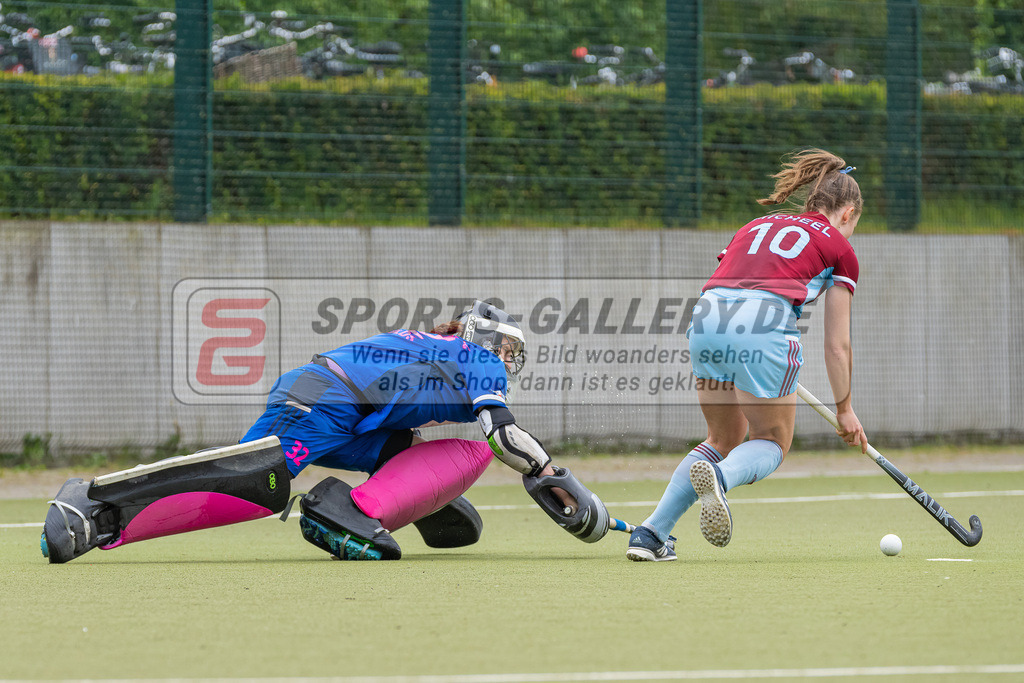 HK_20230520_108406 | 1. Bundesliga Damen Düsseldorfer HC - UHC Hamburg am 20.5.2023 DHC Düsseldorf, Düsseldorf , Nathalie Kulbatzki ( Torfrau Düsseldorfer HC #1 ) , Yani Zhong ( UHC Hamburg #27 )