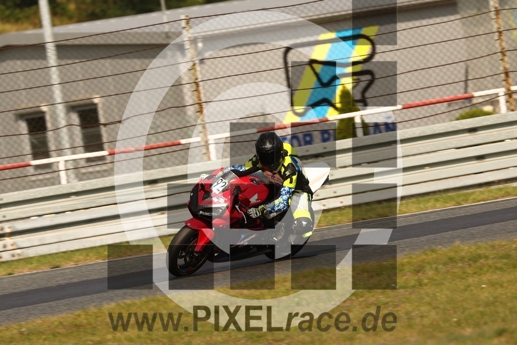 0092-20250909_14881 | Schöne Erinnerungen an spannende Momente - das festzuhalten ist unser Job. PIXELrace.de ist seit 2003 auf den Rennstrecken Europas unterwegs um die Action draußen beim Fahren und die wunderbare Stimmung imm Fahrerlager für euch einzufangen.