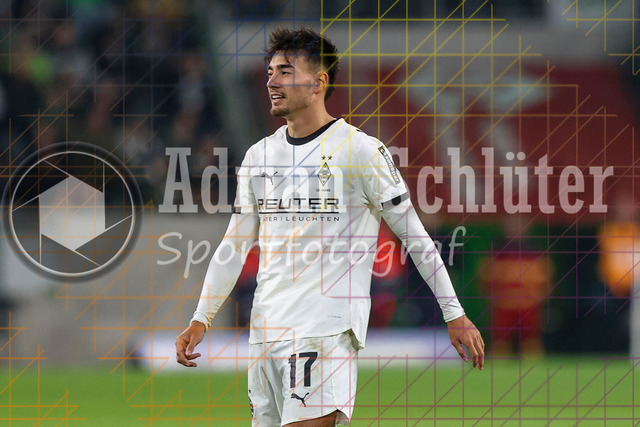 Borussia Mönchengladbach vs SC Freiburg - Bundesliga  | Mönchengladbach, Deutschland, 05.10.25:   Jens Castrop (Borussia Mönchengladbach) schaut waehrend des Spiels der Bundesliga zwischen Borussia Mönchengladbach vs SC Freiburg im Stadion im Borussia Park(Foto von Brauer-Fotoagentur / Adrian Schlueter)
