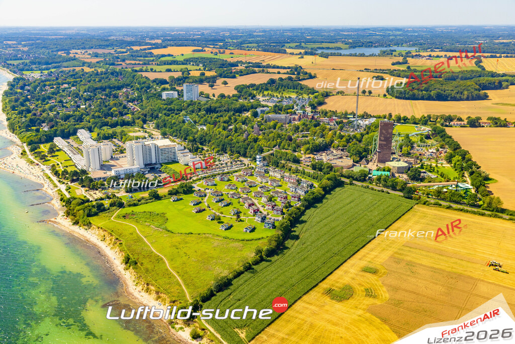 Stadt Sierksdorf von Oben- Die Luftaufnahme wurde 2025 vom UL-Flugzeug heraus erstellt ( keine Drohnenaufnahme ) - Hochauflösende Luftaufnahme - für Wandbilder und großformatige Ausdrucke geeignet. Das besondere Geschenk!Hier alle&nbsp;Infos zur Lizenzierung der LuftaufnahmeWir fliegen auch dieses Jahr wieder in Ihre Region um Luftbilder zu erstellen.- Luftbild anfragen