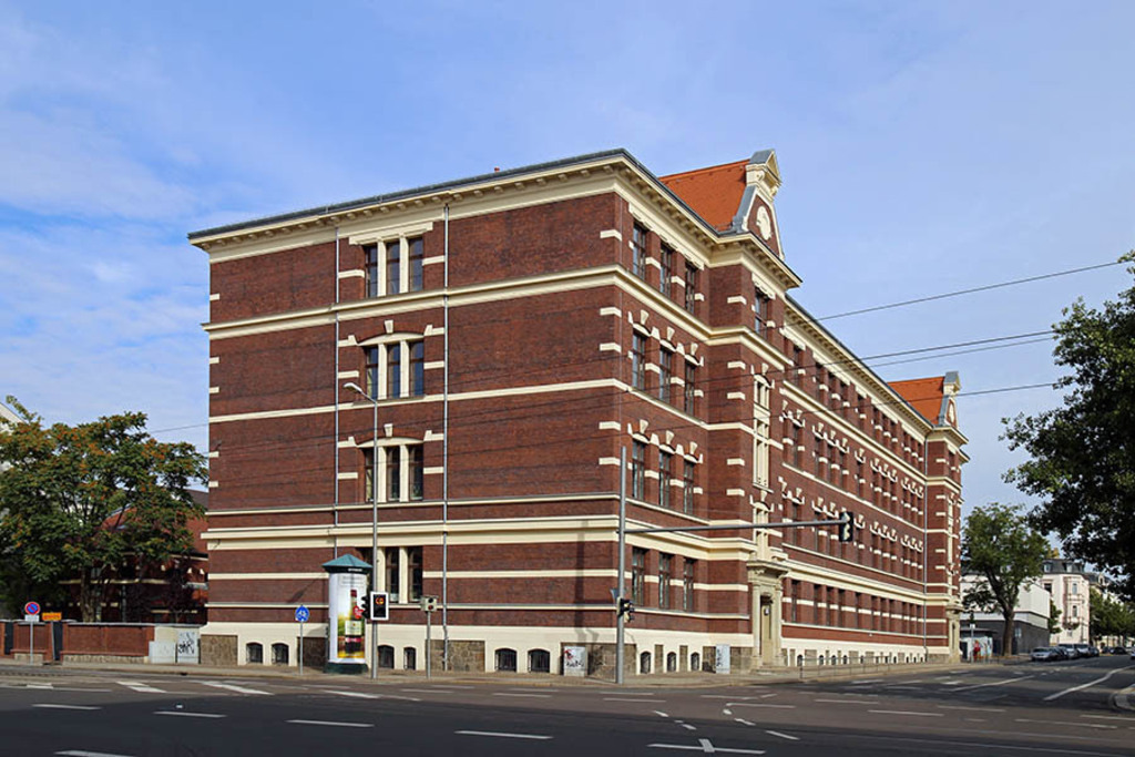 Gohlis - 68. Oberschule (Breitenfelder Straße 19-21) | Entdecke über 20 Kategorien Leipzig-Motive: Foto-Downloads, hochwertige Poster, Leinwand- & Fine-Art-Prints. Jetzt Lieblingsfoto im Bildlexikon Leipzig Shop bestellen!