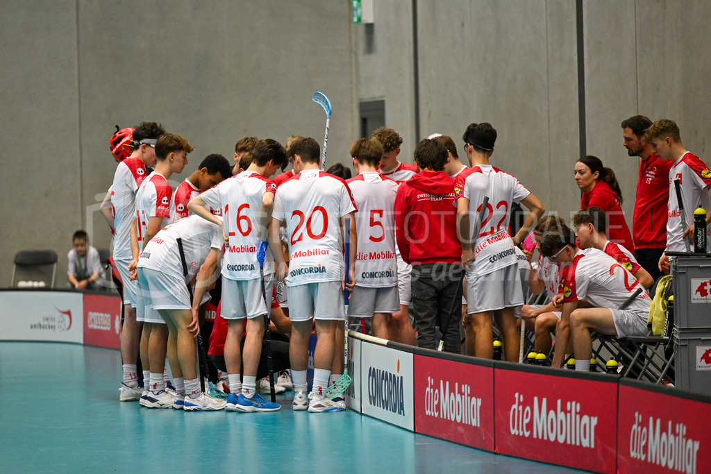 Switzerland U19 vs Finland U19 - 3. February 2024 | Switzerland U19 vs Finland U19
U19 Men International Matches in Switzerland
GoEasy Arena, Siggenthal Station
Team Switzerland taking its time out.
Credit: Markus Aeschimann | <a href="https://www.markus-aeschimann.ch">Sportfotografie Markus Aeschimann</a> | <a href="https://www.instagram.com/sportfotografie.aeschimann">@sportfotografie.aeschimann</a> - Realisiert mit Pictrs.com