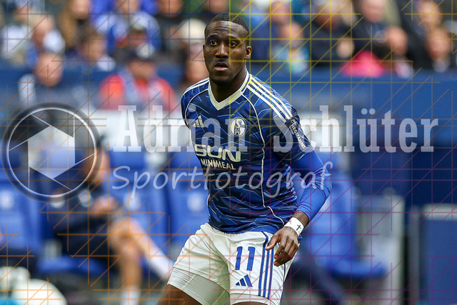 05.04.2026, GER, Fussball, Herren, 2. BL, Saison 2025/2026, FC Schalke 04 - Karlsruher SC | Bryan Lasme (S04) schaut 