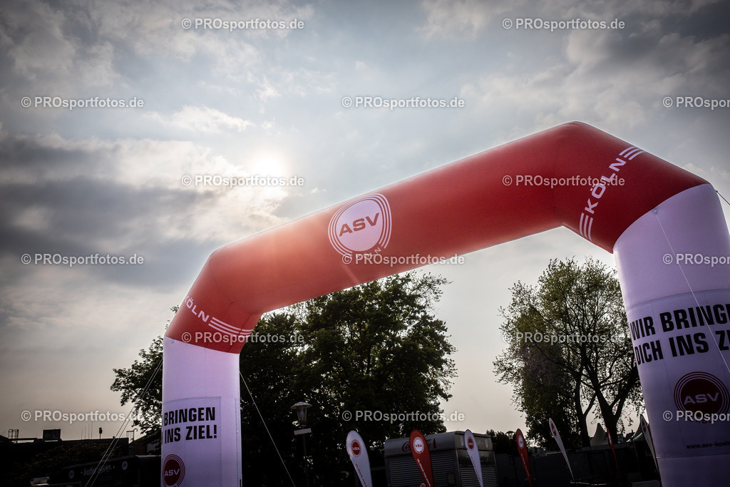 21. ASV Nachtlauf; Koeln, 08.05.24 | Impressionen vom 21. ASV Nachtlauf am 08.05.24 am Tanzbrunnen in Koeln. Foto: BEAUTIFUL SPORTS/Axel Kohring