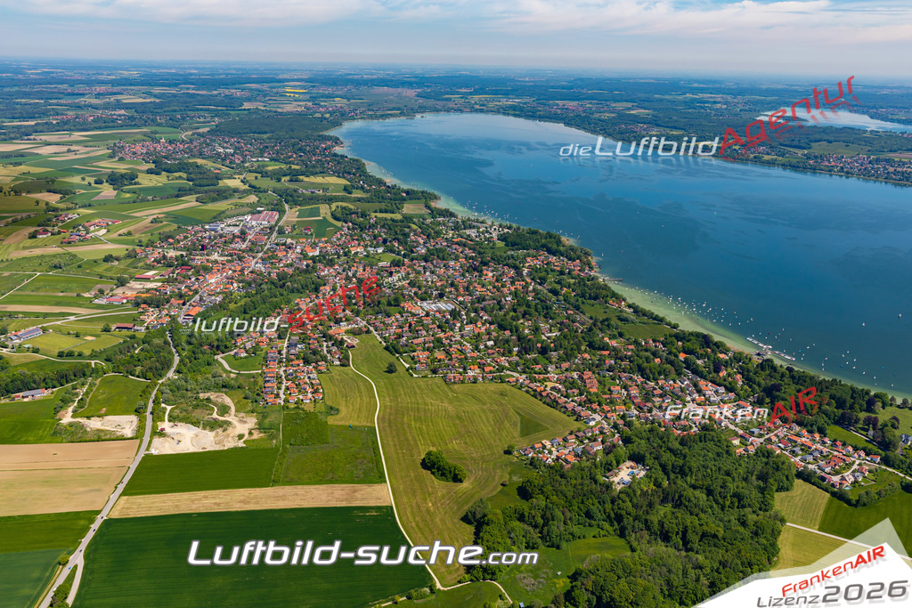 Aktuelles Luftbild von  utting-am-ammersee - Die Luftaufnahme wurde 2021 mittels UL-Flugzeug erstellt ( keine Drohne ) - hochauflösende Kamera-Systeme von  Canon -Beste Qualität - Für grossformatige Ausdrucke geeignet. Die Geschenkidee !