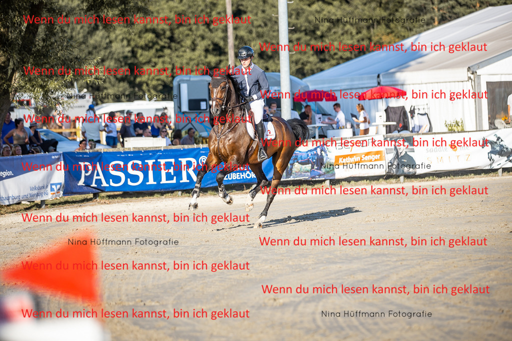 BK1A8781 | Turnierbilder Turnierfotos Nina Hüffmann Turnierfotografie Pferdefotografie Tierzeichnung Haustierzeichnung Pferdezeichnung Hundezeichnung Videograf  - Realisiert mit Pictrs.com