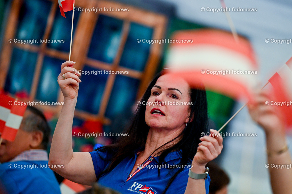 Urfahraner Jahrmarkt_ 1.Mai Kundgebung FPOE_ 01.05.2025-34 | 01.05.2025, Urfahraner Jahrmarkt, AUT, 1.Mai Kundgebung FPOE, im Bild Besucher im Bierzelt der 1.Mai Kundgebung FPOE