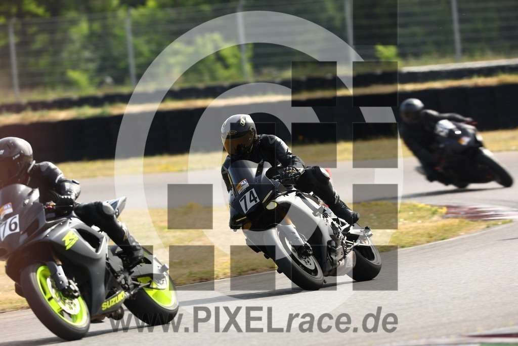 0074-20260530_00478 | Schöne Erinnerungen an spannende Momente - das festzuhalten ist unser Job. PIXELrace.de ist seit 2003 auf den Rennstrecken Europas unterwegs um die Action draußen beim Fahren und die wunderbare Stimmung imm Fahrerlager für euch einzufangen.