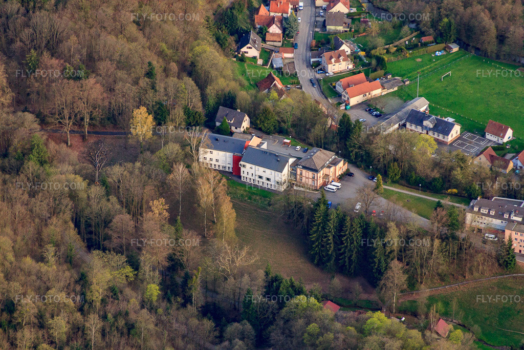 Aerial view: Rue de la Vallée in the district Weiler in Wissembourg in the state Bas-Rhin, France. – Photo: IMG_56565.jpg taken on 04/17/2013 by Werner Riehm/FLY-FOTO.com – Resolution of the original: 4752 x 3168 px – la ville de Wissembourg (Alsace - France)