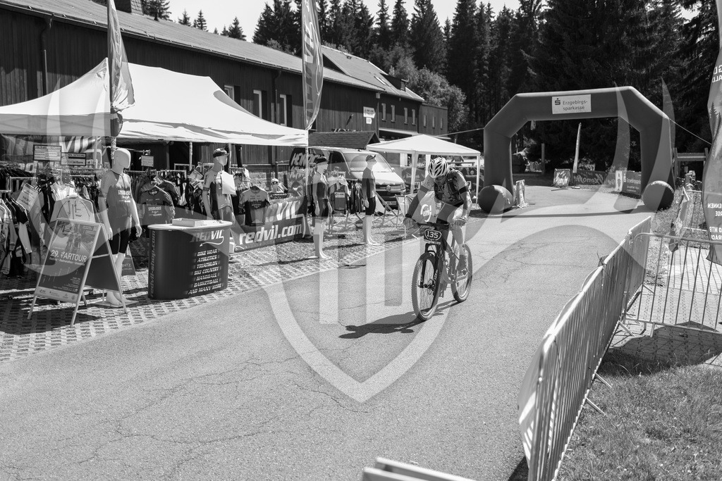 L1010751 | Fotogalerie der Treibjagd im Dunkelwald - Dein MTB Etappenrennen im Erzgebirge - Realisiert mit Pictrs.com