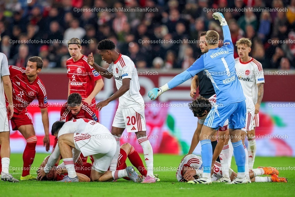 F9503102501136 | 03.10.2025, Fußball, Fortuna Düsseldorf - 1.FC Nürnberg, 2. Fußball Bundesliga, Merkur Spiel-Arena, Saison 2025 2026: Rafael Lubach (1FC Nuernberg #18) und Moritz Heyer (Fortuna Düsseldorf #05) stoßen im Strafraum beim Kopfball zusammen und müssen medizinisch behandelt werdenDFB regulations prohibit any use of photographs as image sequences and or quasi-video.