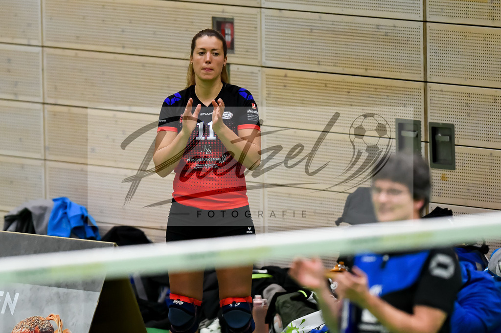 VCOBWA20211106_127 | Volleyball, Frauen:   bei dem Spiel der 3. Liga West zwischen VC Osnabrueck und SV BW Aasee in der Schlosswallhalle am 06.11.2021 in Osnabrueck, Deutschland. - Realisiert mit Pictrs.com