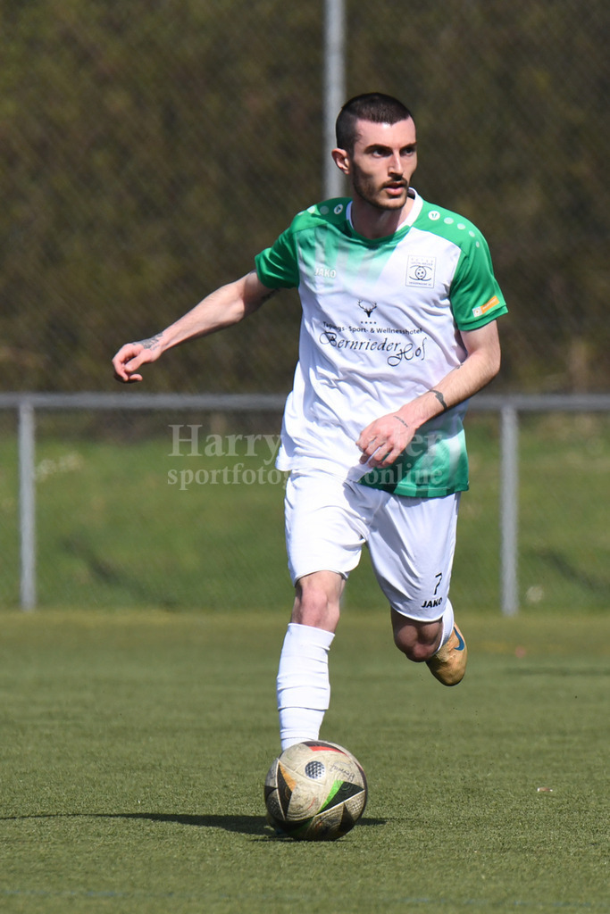 SpVgg GW Deggendorf : SV Hofkirchen | Robert Baghramyan (SpVgg GW Deggendorf #7) - Realisiert mit Pictrs.com