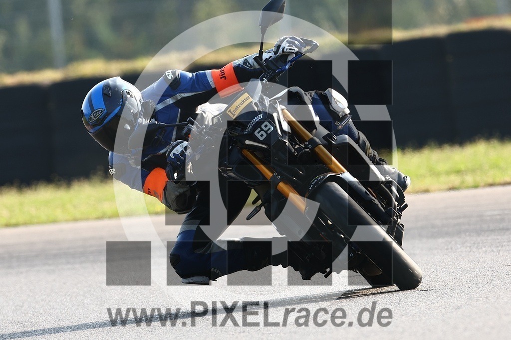 0069-20240831_00367 | Schöne Erinnerungen an spannende Momente - das festzuhalten ist unser Job. PIXELrace.de ist seit 2003 auf den Rennstrecken Europas unterwegs um die Action draußen beim Fahren und die wunderbare Stimmung imm Fahrerlager für euch einzufangen.