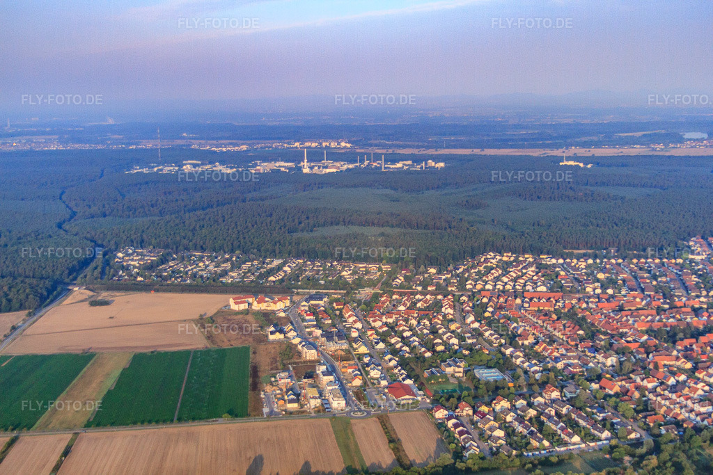 Luftbild: Friedrichstaler Allee im Ortsteil Friedrichstal in Stutensee im Bundesland Baden-Württemberg in Deutschland. Foto: IMG_52781.jpg vom 05.09.2012 durch Werner Riehm/FLY-FOTO.deAuflösung des Originals: 4752 x 3168 px