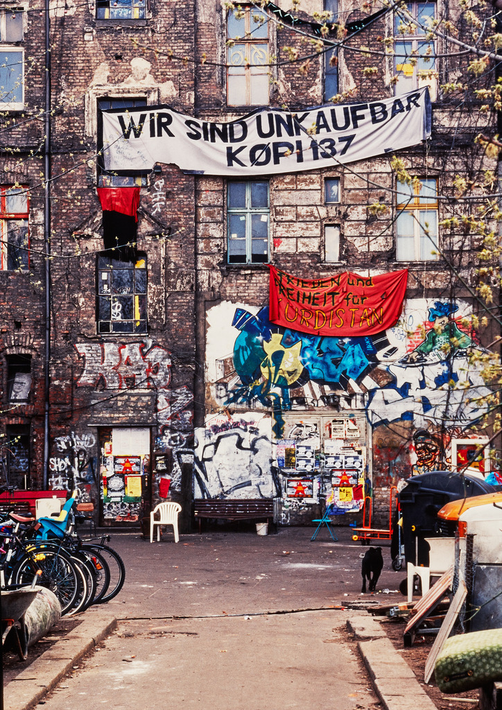 Berlin_HackescheHöfe_4-2000_10158 | Hausfront HakescheHöfe, Berlin, 