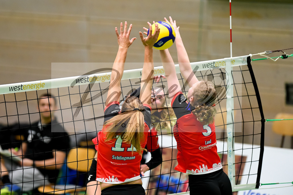 VCOBWA20211106_150 | Volleyball, Frauen:   bei dem Spiel der 3. Liga West zwischen VC Osnabrueck und SV BW Aasee in der Schlosswallhalle am 06.11.2021 in Osnabrueck, Deutschland. - Realisiert mit Pictrs.com