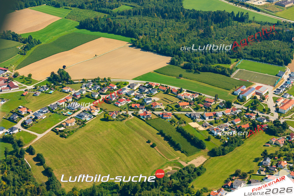 Schöne Luftaufnahme Schmiding Thyrnau - Die Luftaufnahme wurde 2025 vom Flugzeug heraus erstellt ( keine Drohne ) - Hochauflösende Luftaufnahme - für professionelle Ausdrucke geeignet. Die Geschenkidee !Mit Lizenz und Bildrechte bestellbar