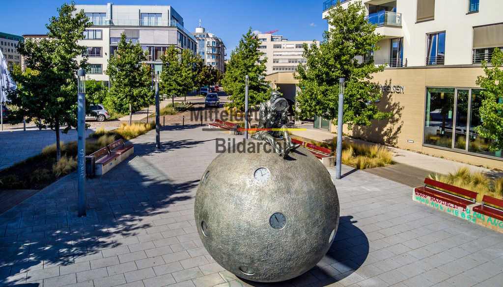 05_Magdeburg Weltuhr-0005 | Skulptur Zeitzähler am Elbbalkon - Realisiert mit Pictrs.com