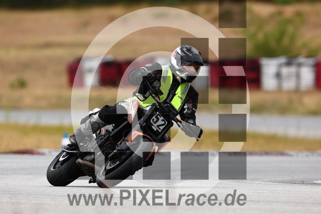 0052-20240712_02723 | Schöne Erinnerungen an spannende Momente - das festzuhalten ist unser Job. PIXELrace.de ist seit 2003 auf den Rennstrecken Europas unterwegs um die Action draußen beim Fahren und die wunderbare Stimmung imm Fahrerlager für euch einzufangen.