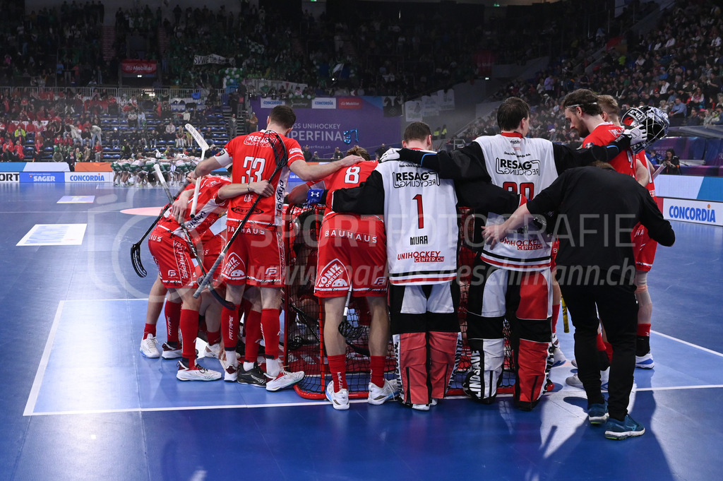SV Wiler-Ersigen vs Floorball Köniz - 15. April 2023 | SV Wiler-Ersigen vs Floorball Köniz
Stimo Arena, Kloten
Goaliebeschwörung von Floorball Koeniz.
Bild: Sportfotografie Markus Aeschimann | www.markus-aeschimann.ch - Realisiert mit Pictrs.com